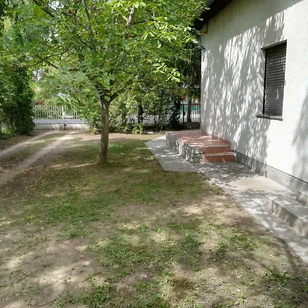 Nyaraló Arnyas Pihenohaz *